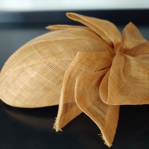 vintage straw-colored hat with bow